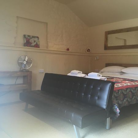 Widbrook Barns Bed & Breakfast Bradford-On-Avon Bagian luar foto