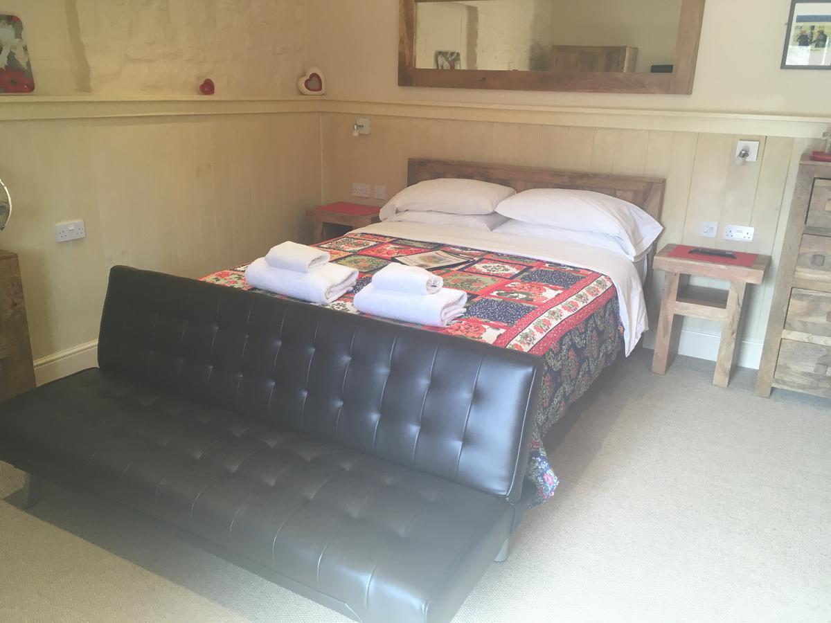 Widbrook Barns Bed & Breakfast Bradford-On-Avon Bagian luar foto