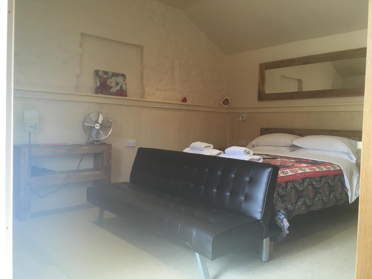 Widbrook Barns Bed & Breakfast Bradford-On-Avon Bagian luar foto